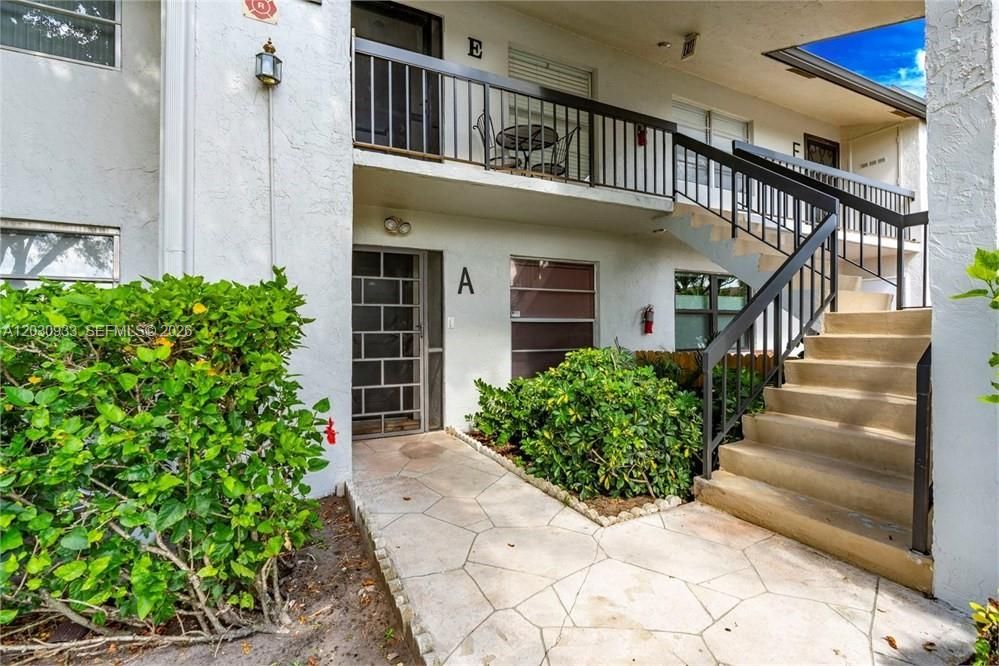 For Rent: $2,000 (2 beds, 2 baths, 1198 Square Feet)