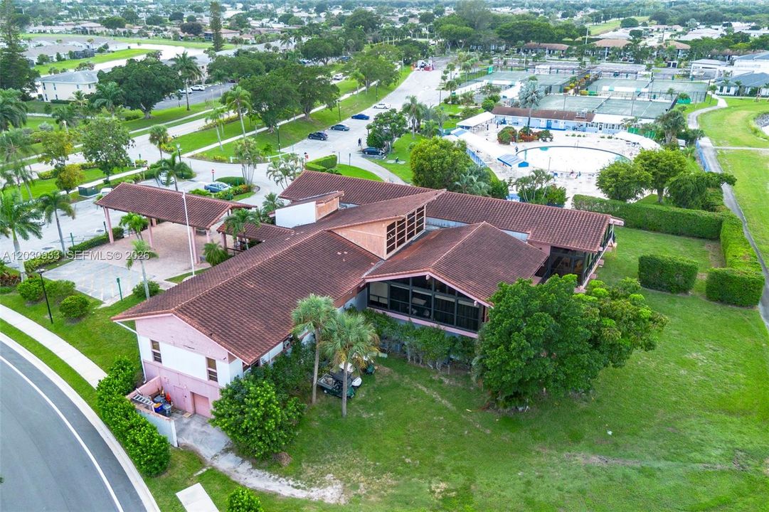 Active With Contract: $1,700 (2 beds, 2 baths, 1198 Square Feet)