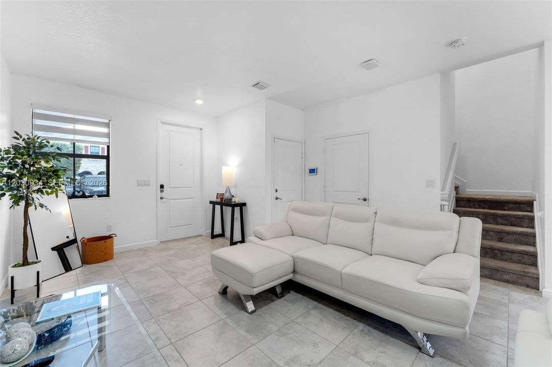 En Renta: $2,950 (3 camas, 2 baños, 1441 Pies cuadrados)