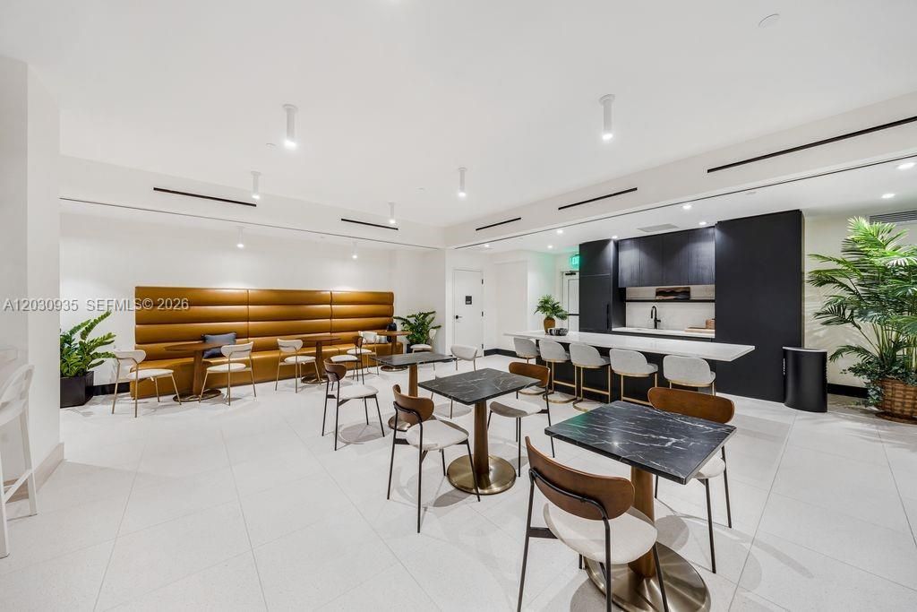 En Venta: $549,900 (1 camas, 1 baños, 530 Pies cuadrados)