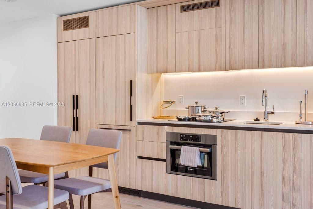 En Venta: $549,900 (1 camas, 1 baños, 530 Pies cuadrados)