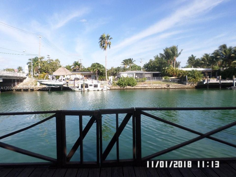 For Sale: $271,000 (2 beds, 1 baths, 726 Square Feet)
