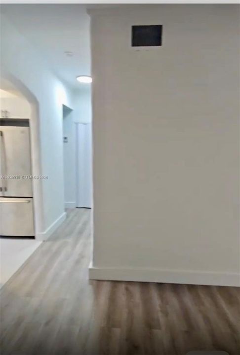 For Sale: $271,000 (2 beds, 1 baths, 726 Square Feet)