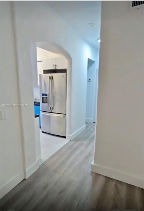 For Sale: $271,000 (2 beds, 1 baths, 726 Square Feet)