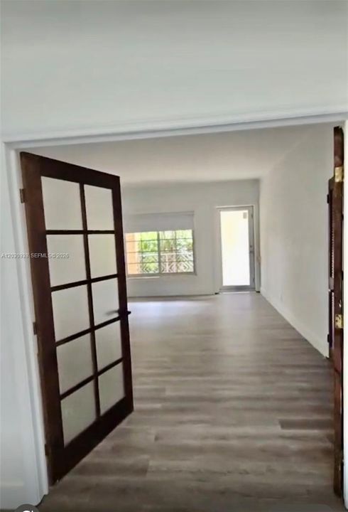 For Sale: $271,000 (2 beds, 1 baths, 726 Square Feet)