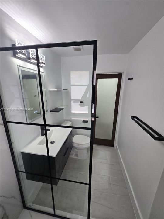 For Sale: $271,000 (2 beds, 1 baths, 726 Square Feet)