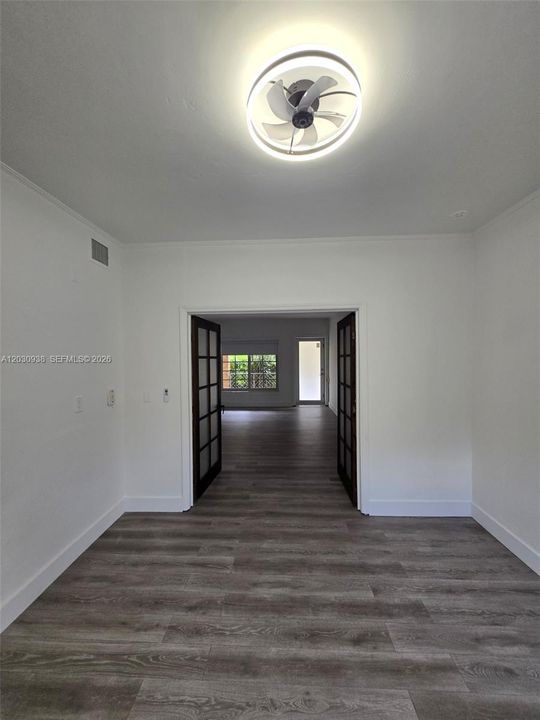 For Sale: $271,000 (2 beds, 1 baths, 726 Square Feet)