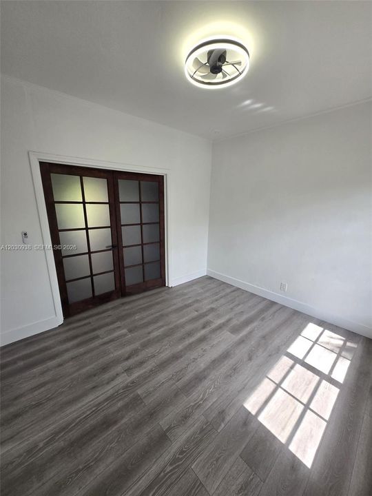 For Sale: $271,000 (2 beds, 1 baths, 726 Square Feet)