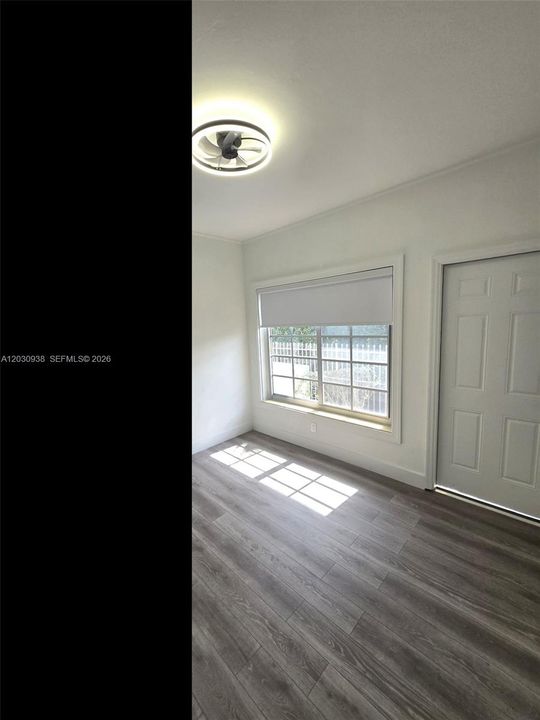 For Sale: $271,000 (2 beds, 1 baths, 726 Square Feet)