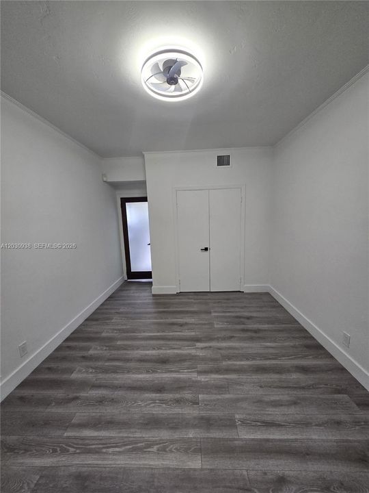 For Sale: $271,000 (2 beds, 1 baths, 726 Square Feet)