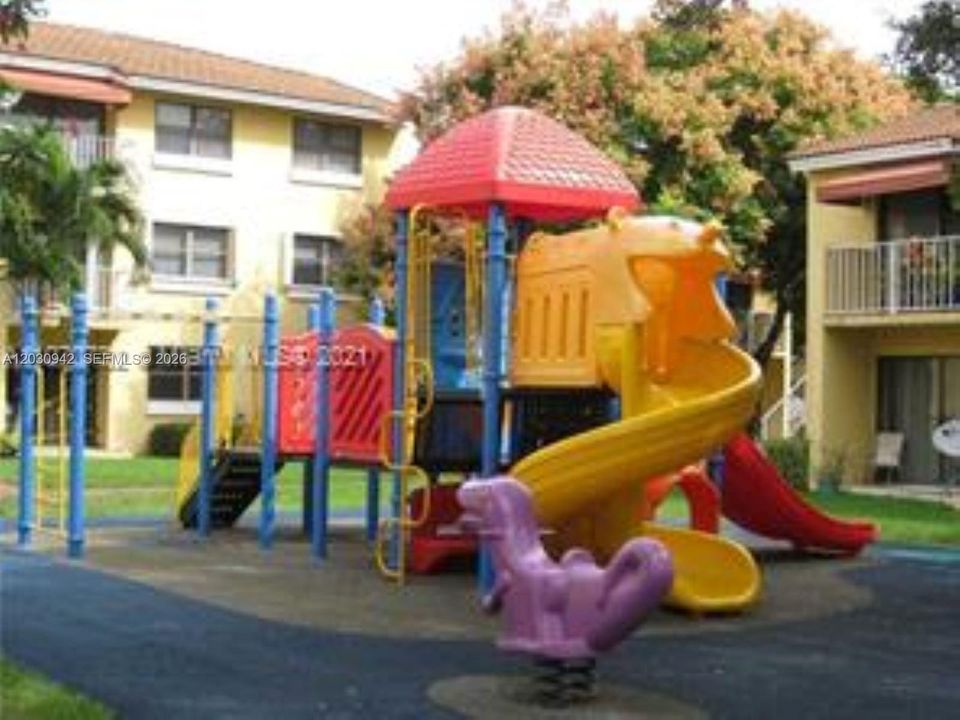 For Rent: $2,500 (3 beds, 2 baths, 1165 Square Feet)