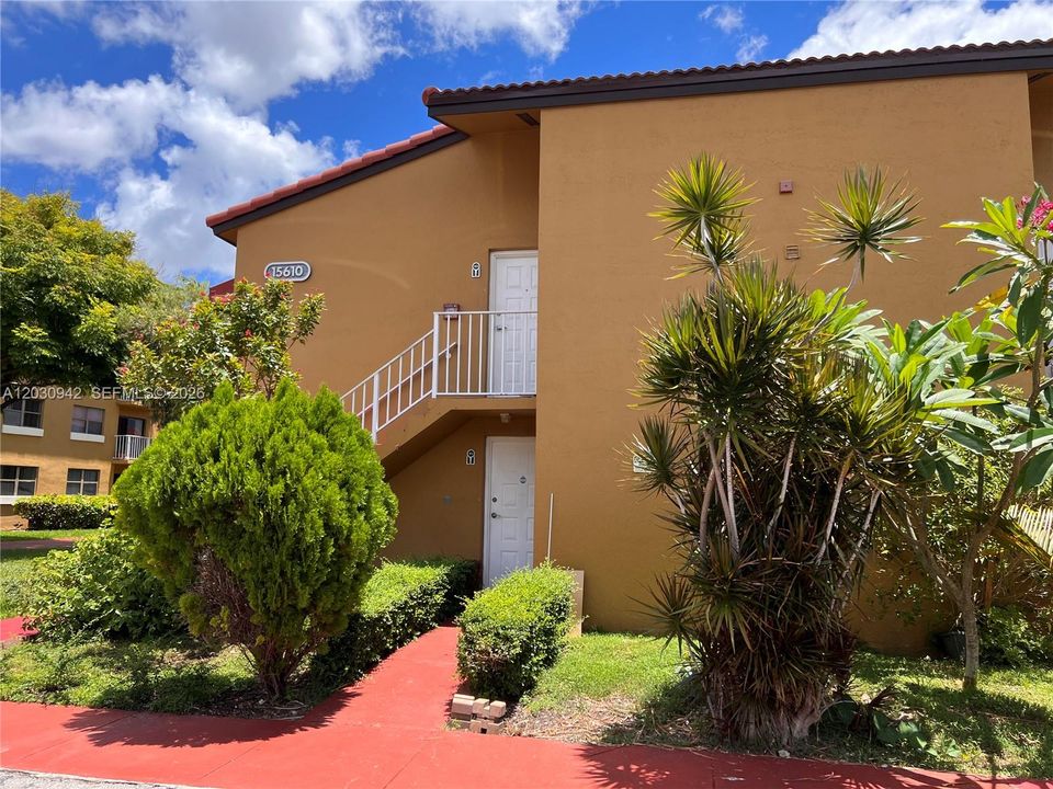 For Rent: $2,500 (3 beds, 2 baths, 1165 Square Feet)