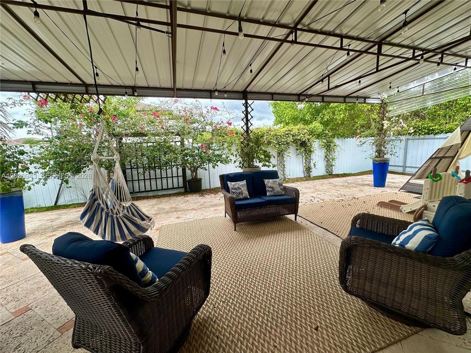For Sale: $725,000 (3 beds, 2 baths, 1681 Square Feet)