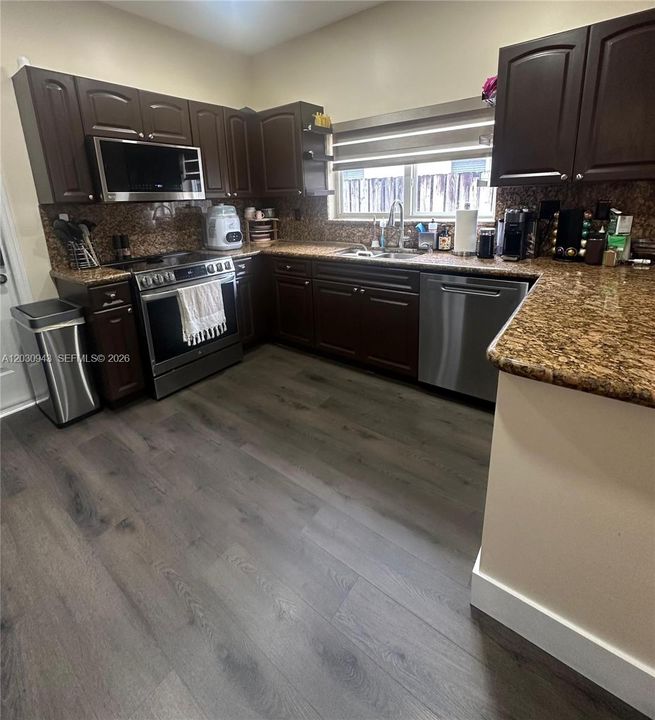 For Sale: $725,000 (3 beds, 2 baths, 1681 Square Feet)