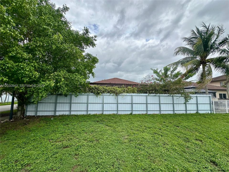 For Sale: $725,000 (3 beds, 2 baths, 1681 Square Feet)