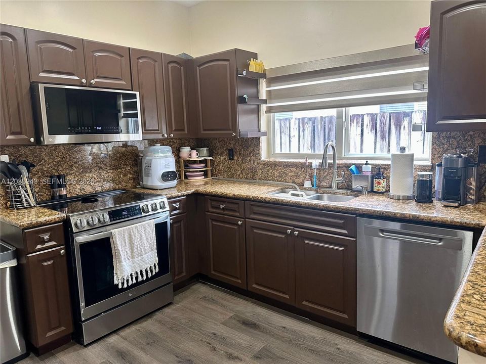 For Sale: $725,000 (3 beds, 2 baths, 1681 Square Feet)