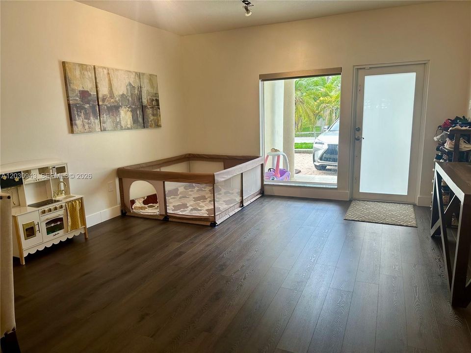 For Sale: $725,000 (3 beds, 2 baths, 1681 Square Feet)