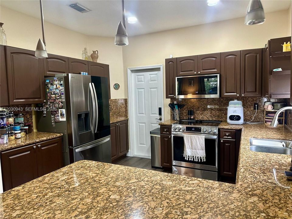 For Sale: $725,000 (3 beds, 2 baths, 1681 Square Feet)