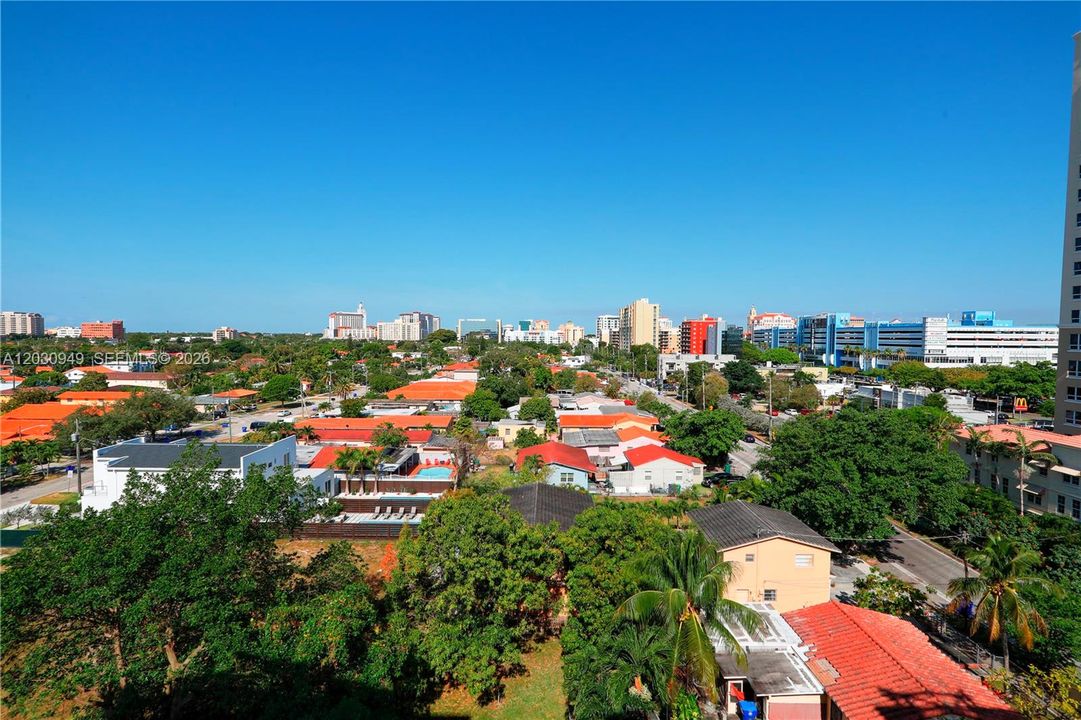 For Sale: $360,000 (2 beds, 2 baths, 897 Square Feet)