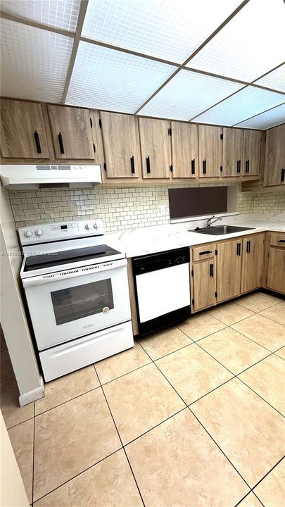 For Rent: $2,250 (2 beds, 2 baths, 965 Square Feet)