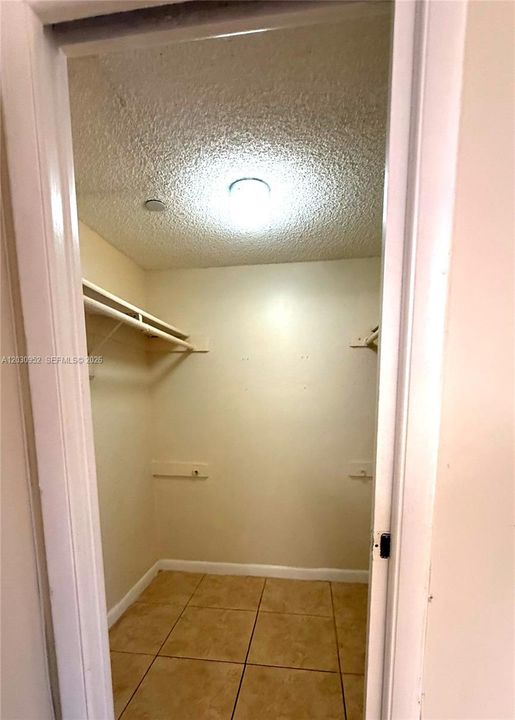 For Rent: $2,250 (2 beds, 2 baths, 965 Square Feet)