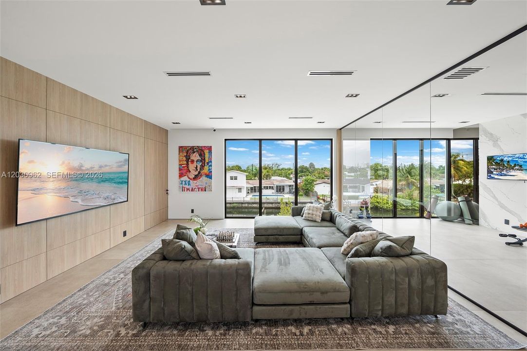 For Sale: $5,749,900 (6 beds, 6 baths, 5187 Square Feet)