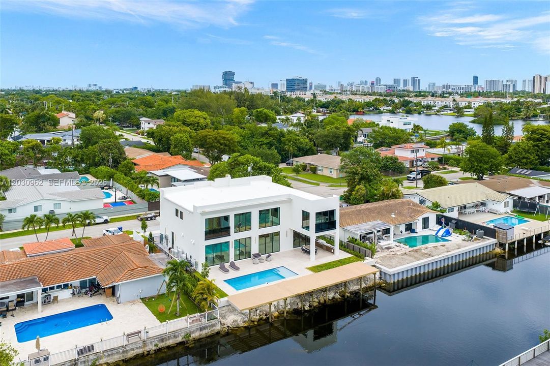 For Sale: $5,749,900 (6 beds, 6 baths, 5187 Square Feet)