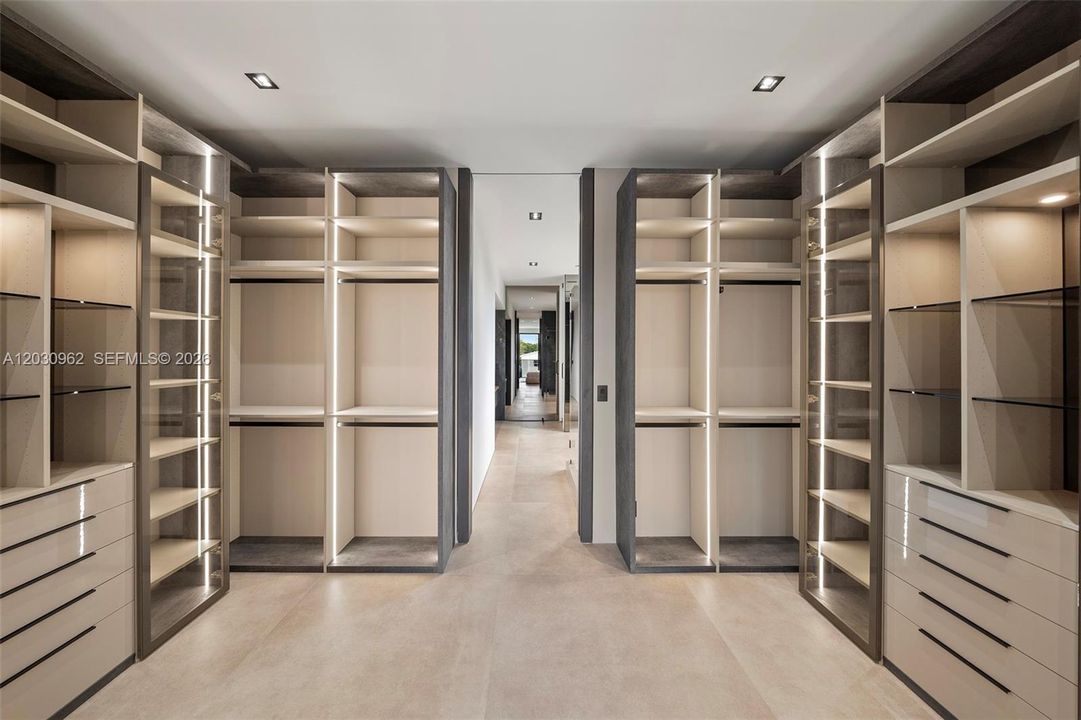 For Sale: $5,749,900 (6 beds, 6 baths, 5187 Square Feet)