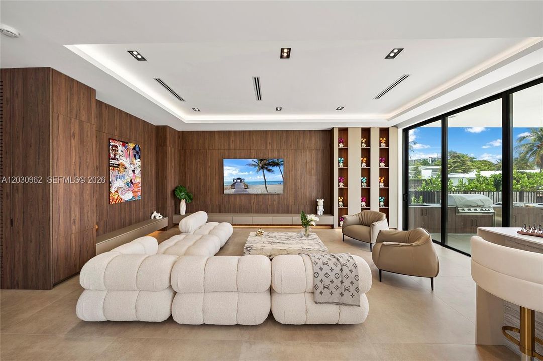 For Sale: $5,749,900 (6 beds, 6 baths, 5187 Square Feet)