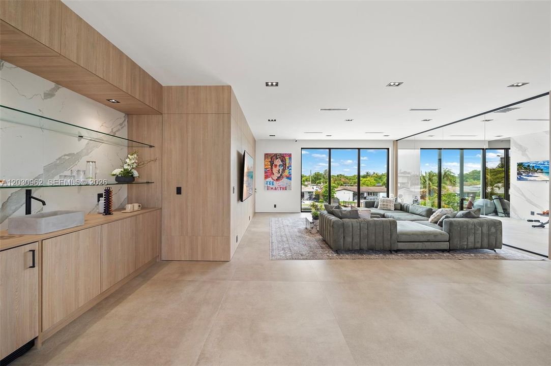 For Sale: $5,749,900 (6 beds, 6 baths, 5187 Square Feet)
