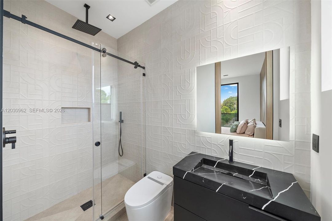 For Sale: $5,749,900 (6 beds, 6 baths, 5187 Square Feet)