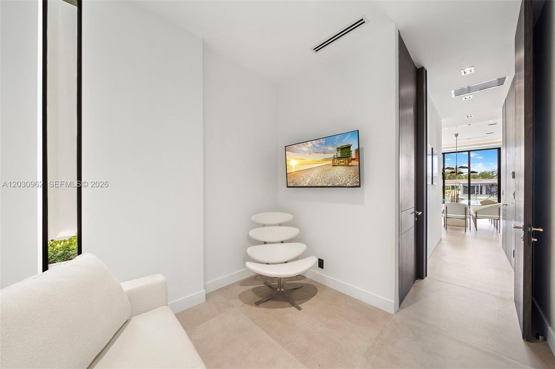 For Sale: $5,749,900 (6 beds, 6 baths, 5187 Square Feet)