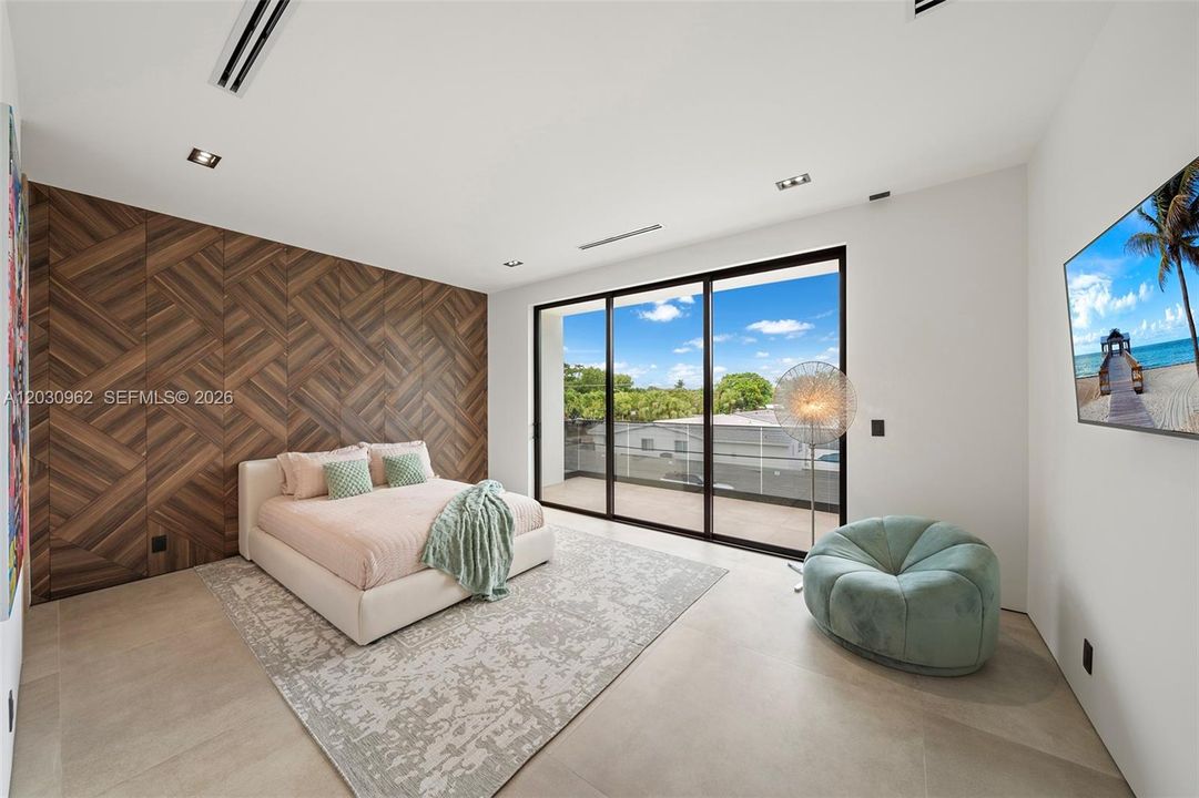 For Sale: $5,749,900 (6 beds, 6 baths, 5187 Square Feet)