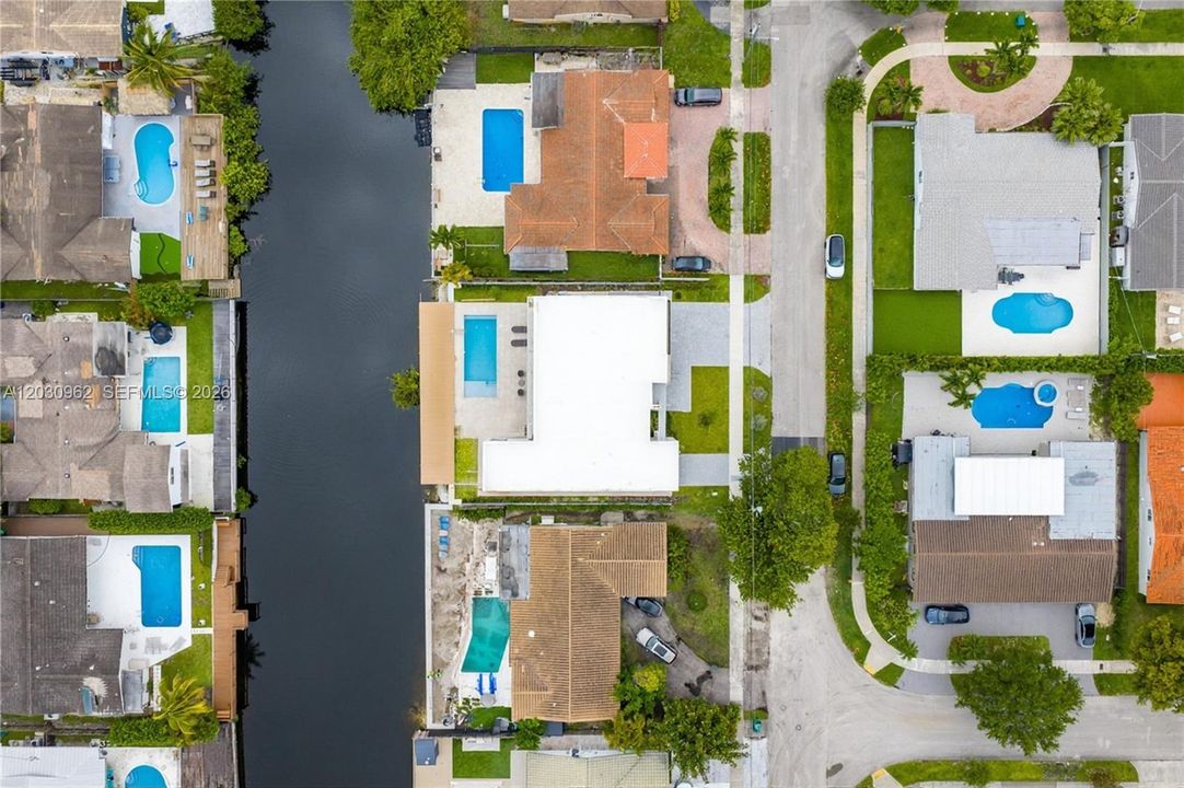 For Sale: $5,749,900 (6 beds, 6 baths, 5187 Square Feet)