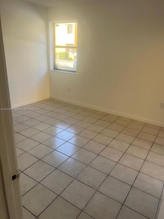 В аренду: $2,100 (2 спален, 1 ванн, 758 Квадратных фут)