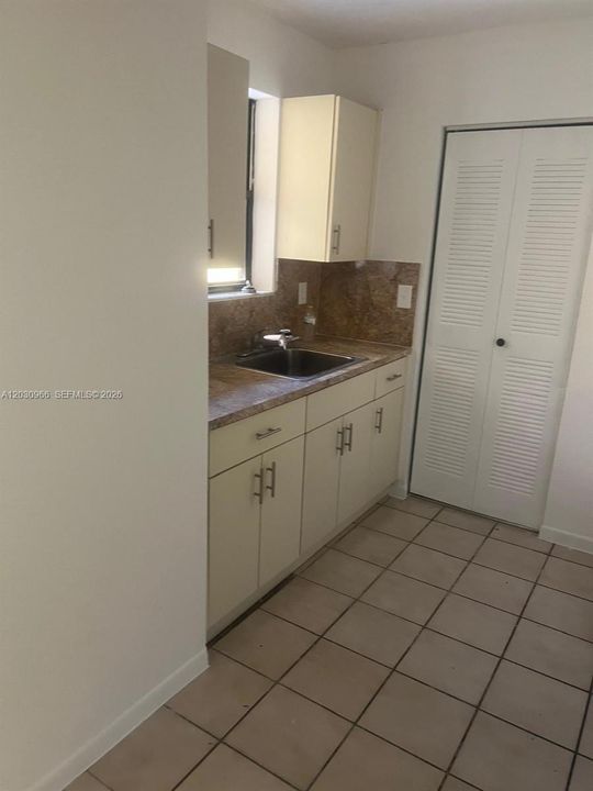 В аренду: $2,100 (2 спален, 1 ванн, 758 Квадратных фут)