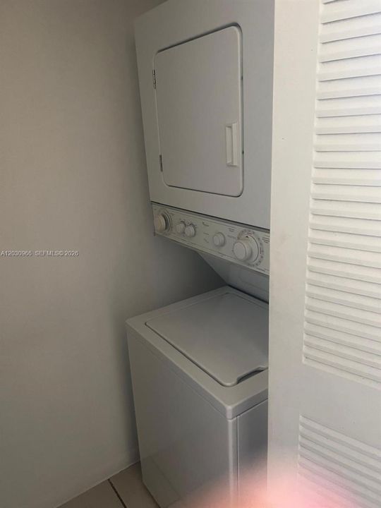 В аренду: $2,100 (2 спален, 1 ванн, 758 Квадратных фут)
