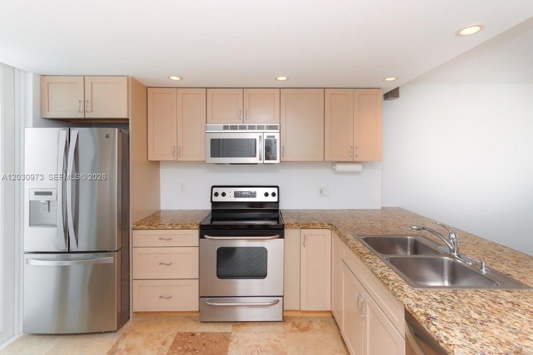 For Rent: $3,400 (1 beds, 1 baths, 723 Square Feet)