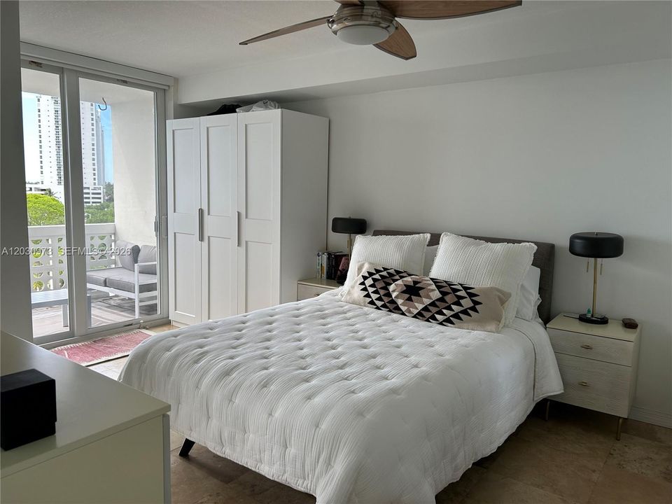 For Rent: $3,400 (1 beds, 1 baths, 723 Square Feet)