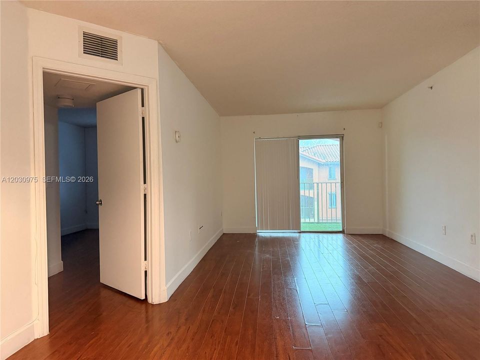 For Rent: $2,200 (3 beds, 2 baths, 1062 Square Feet)