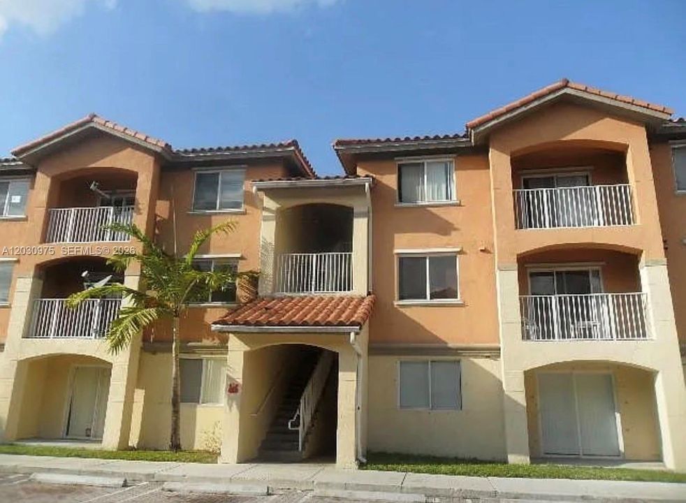 For Rent: $2,200 (3 beds, 2 baths, 1062 Square Feet)