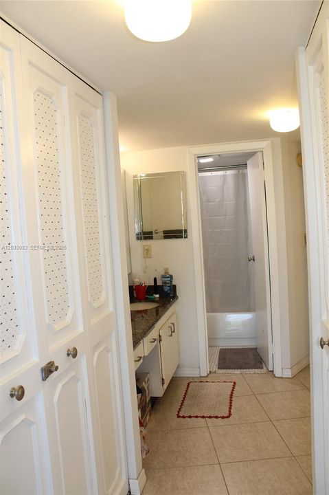 For Sale: $269,000 (2 beds, 2 baths, 1081 Square Feet)