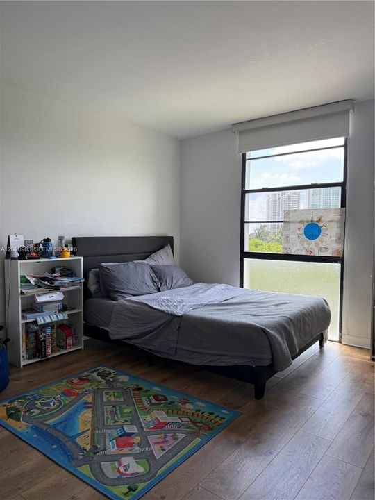 For Sale: $269,000 (2 beds, 2 baths, 1081 Square Feet)