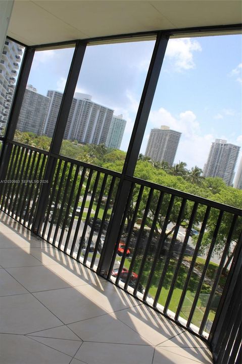 For Sale: $269,000 (2 beds, 2 baths, 1081 Square Feet)