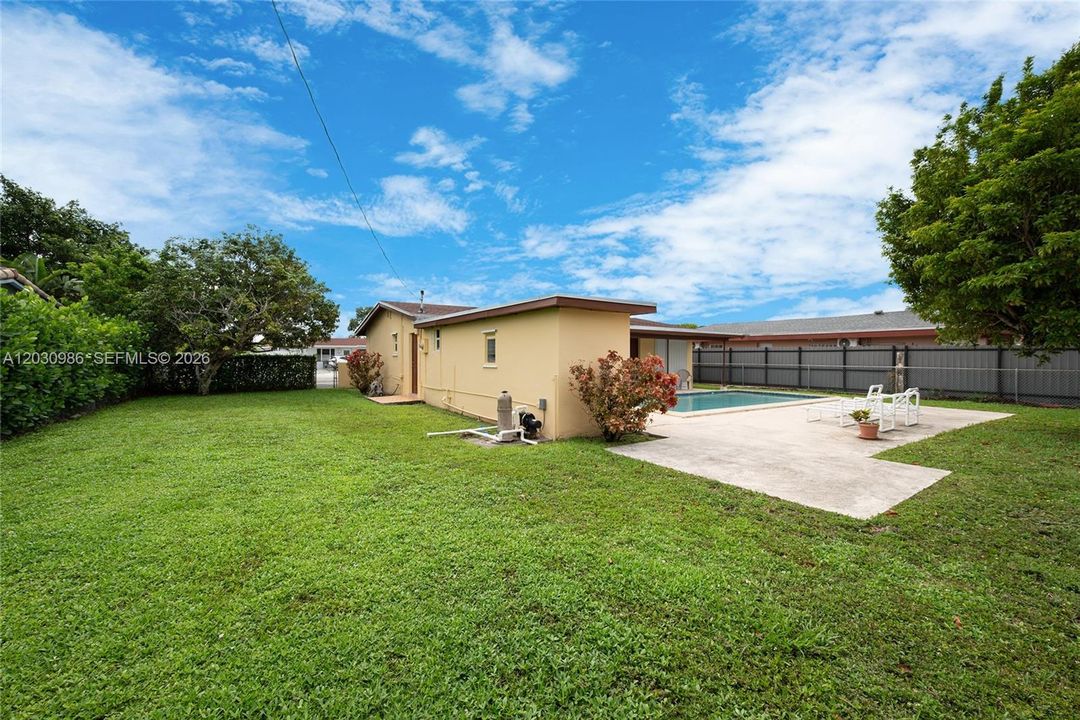For Sale: $749,000 (3 beds, 2 baths, 1134 Square Feet)