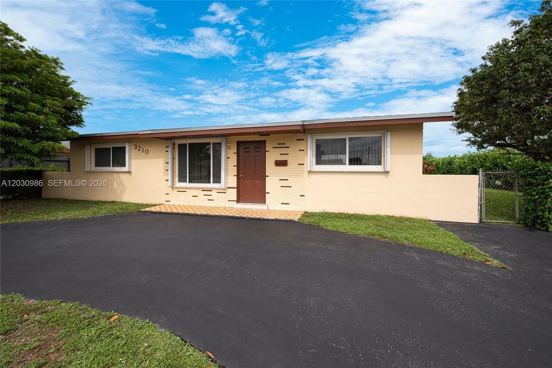 For Sale: $749,000 (3 beds, 2 baths, 1134 Square Feet)