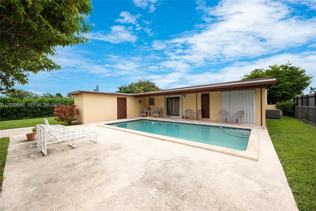 For Sale: $749,000 (3 beds, 2 baths, 1134 Square Feet)