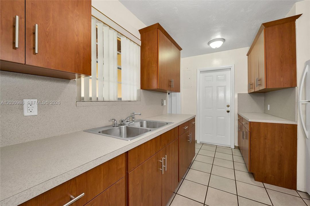 For Sale: $749,000 (3 beds, 2 baths, 1134 Square Feet)