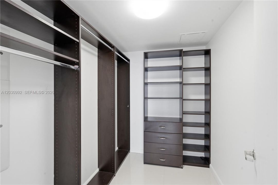 For Sale: $850,000 (2 beds, 2 baths, 1269 Square Feet)
