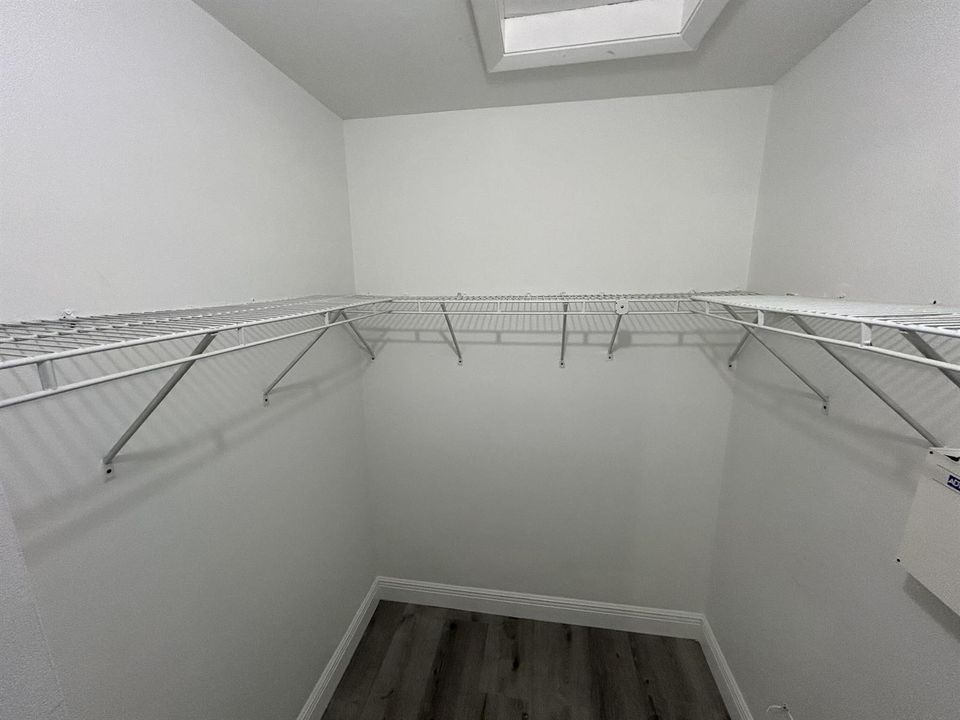 Bed1Closet